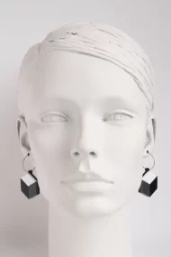 Trijn sieraden - Oorbellen Kubus (#O24-15) - Black white