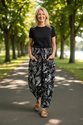 Normal Crazy - Sindy +10 cm - Batik - Black/White